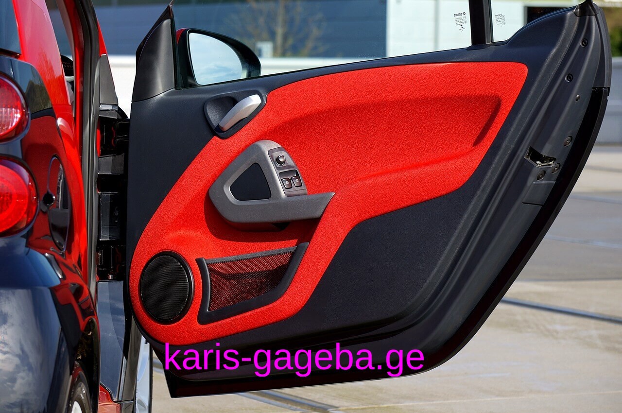 სახლის კარის გაღება, ბათუმი: ზეინკალთა ოსტატობა